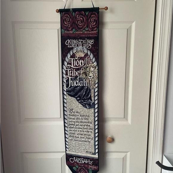 Lion of the Tribe of Judah tapestry wall hanging - Picture 1 of 6